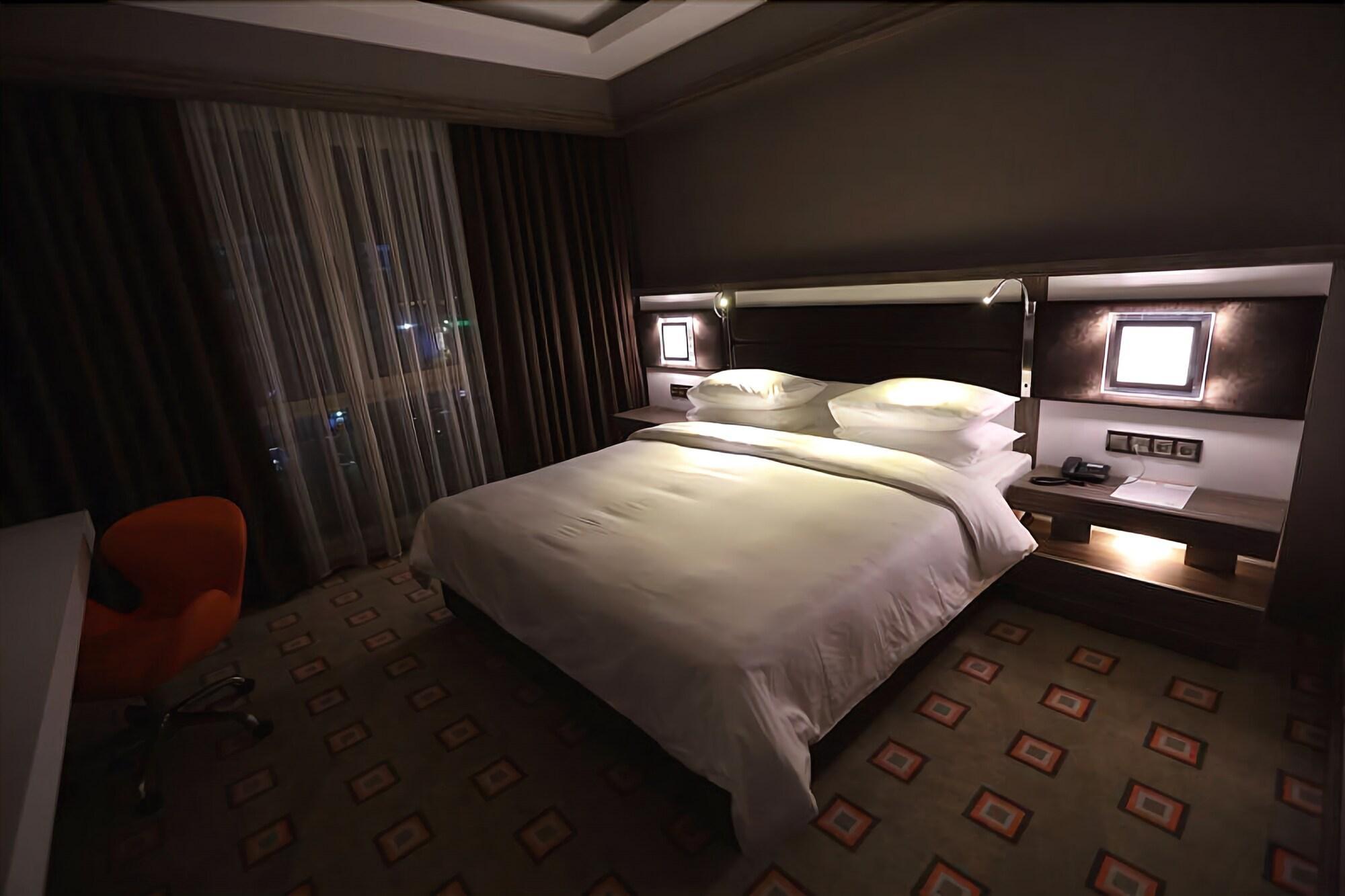 Modernity Hotel เอสเกซีเฮียร์ ภายนอก รูปภาพ